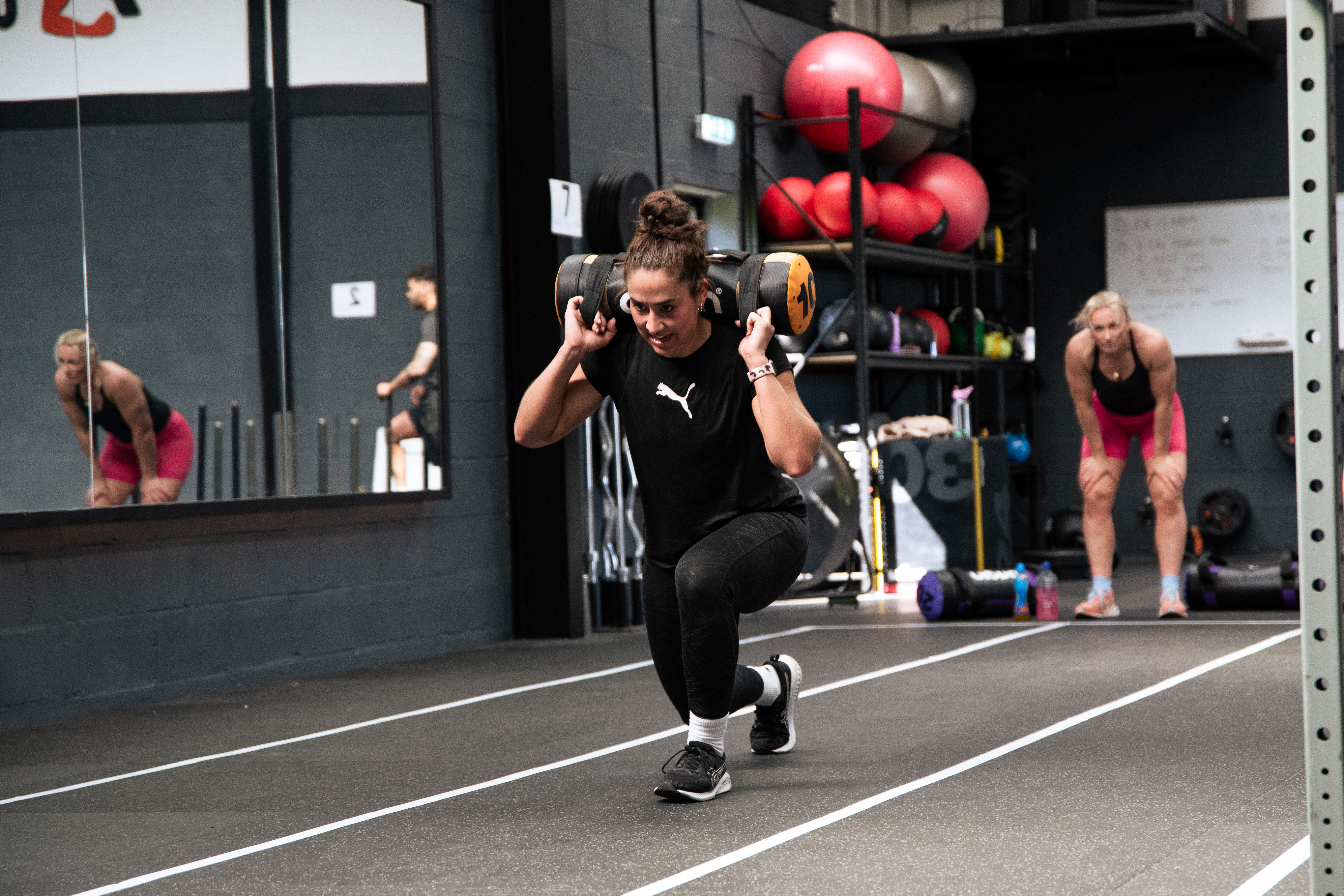 Sandbag lunge